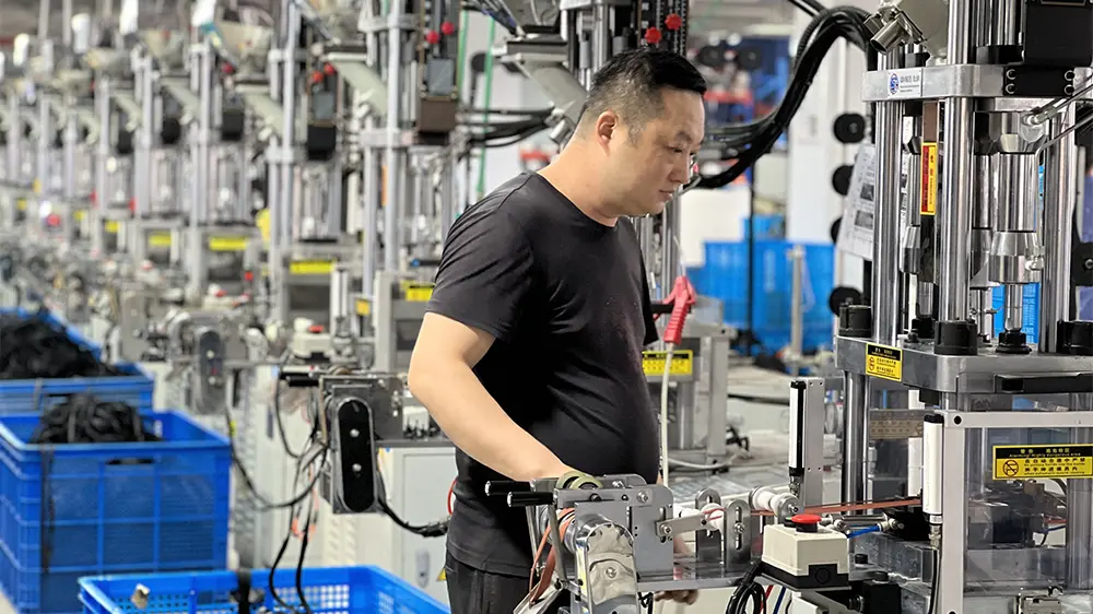 Гигант застежек-молний меняет промышленную экосистему с помощью технологий