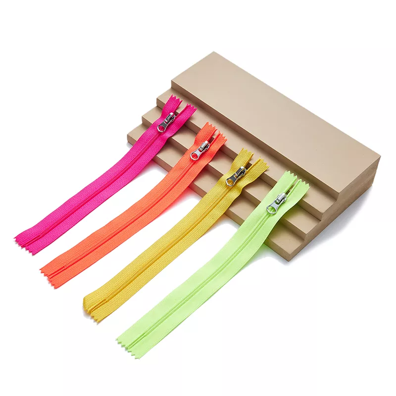 Легкая нейлоновая молния