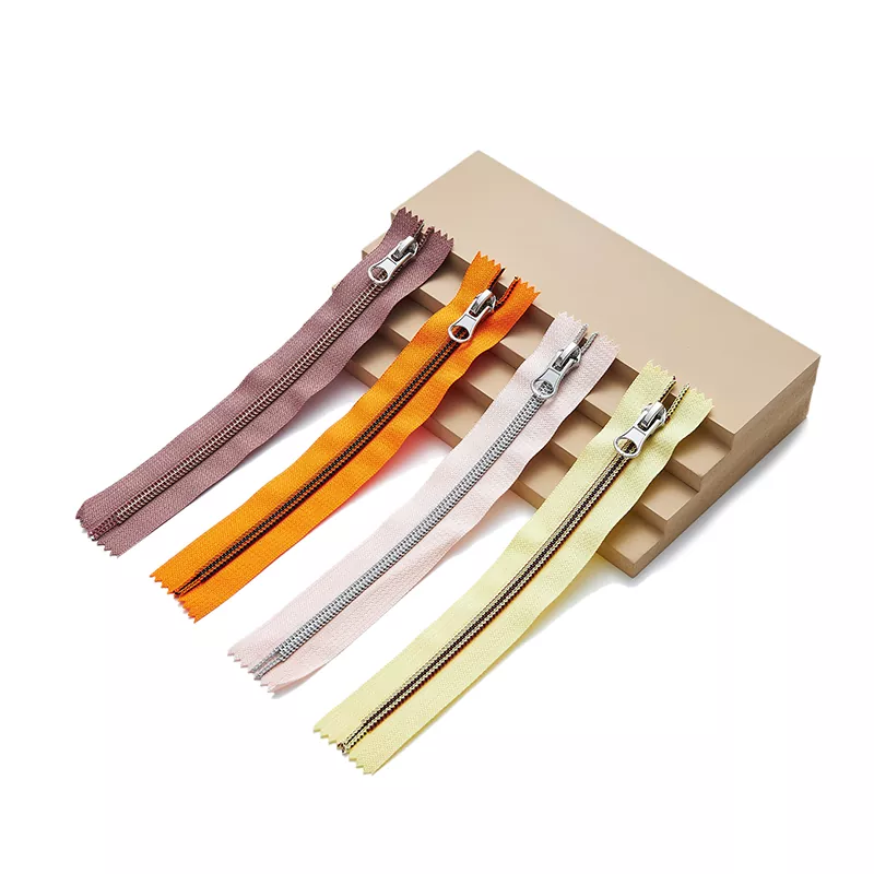 Молния с нейлоновым покрытием