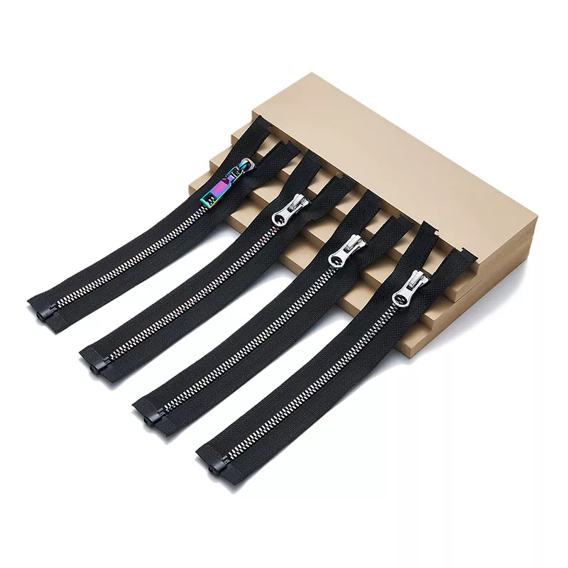 Молния с пластиковым покрытием