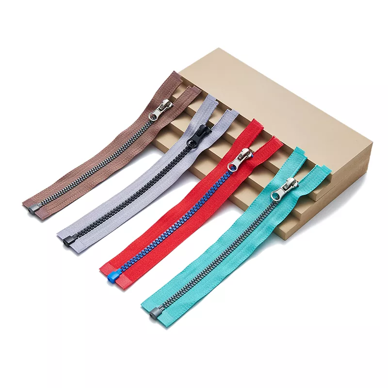 Пластиковая молния с зубцами специальной формы