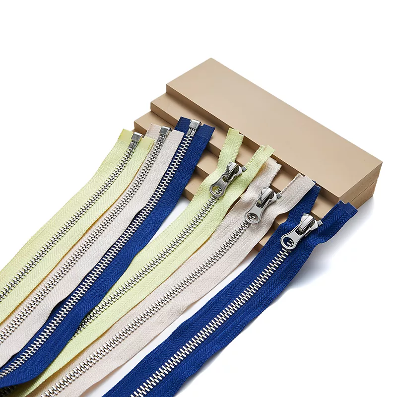 Молния из переработанного металла